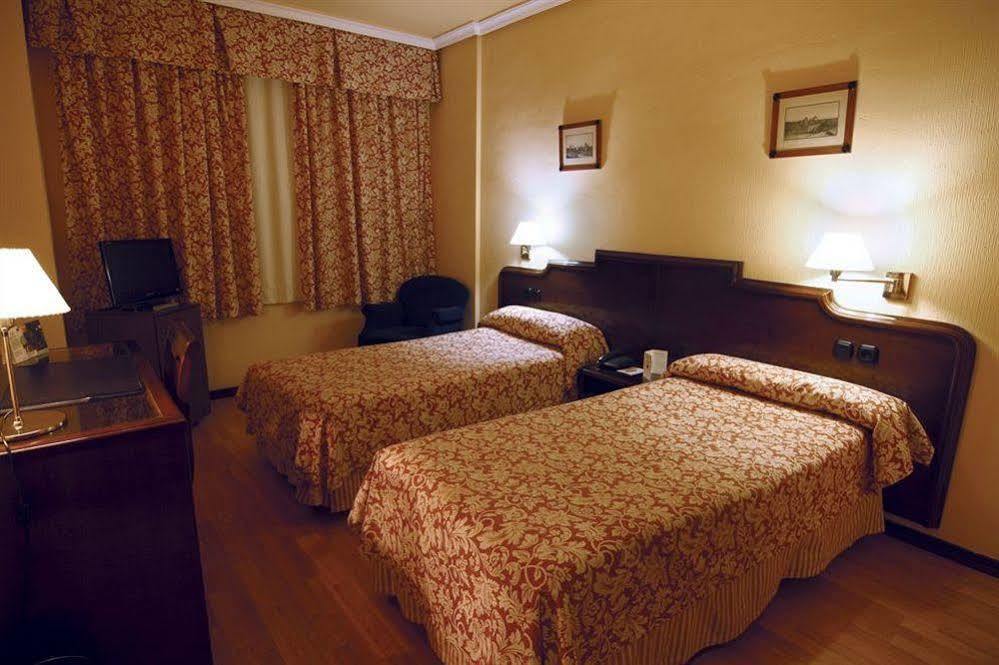 Hotel Alcantara Caces Zewnętrze zdjęcie